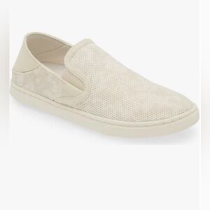 Olukai Pehuea Slip-On Sneaker Women. Puka/White. 7.5
